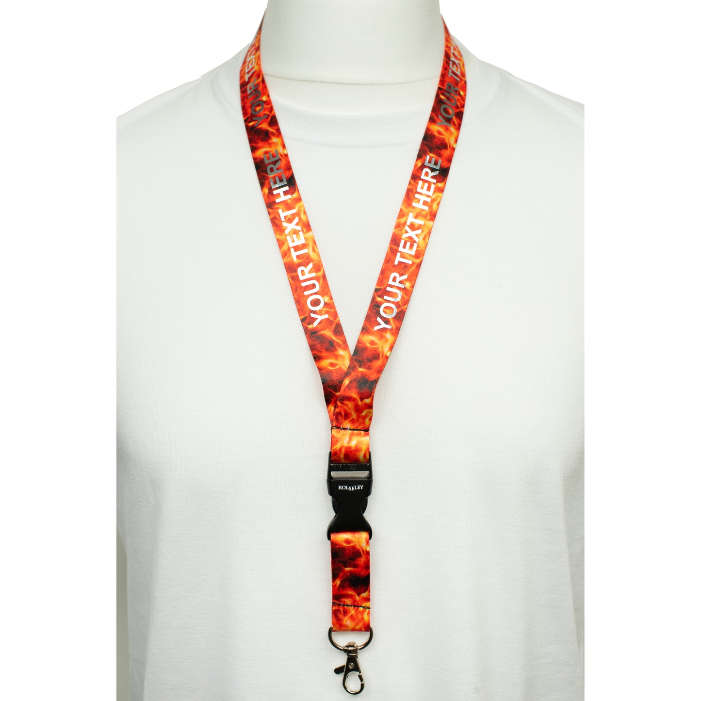 Oranžinė liepsnos raštų kaklajuostė su Jūsų tekstu ant balto manekeno