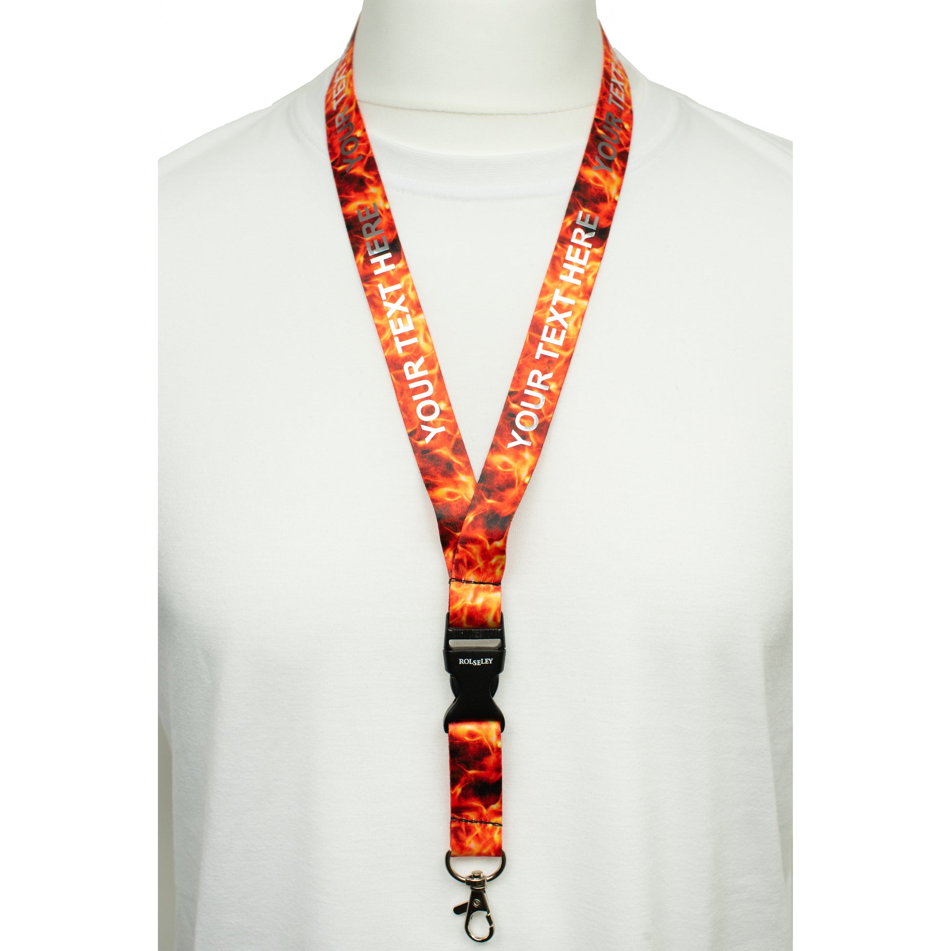 Oranžinė liepsnos raštų kaklajuostė su Jūsų tekstu ant balto manekeno