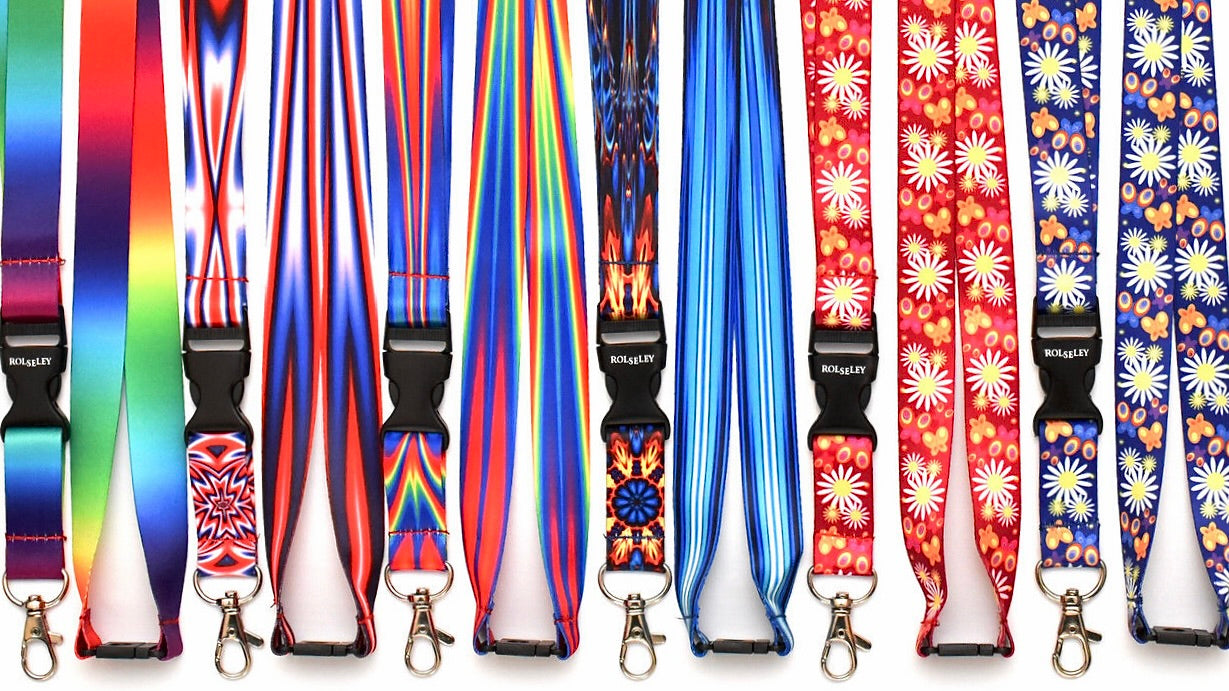 Skirtingų raštų dizainų stilingos, ryškios, įvairiaspalvės kaklajuostės