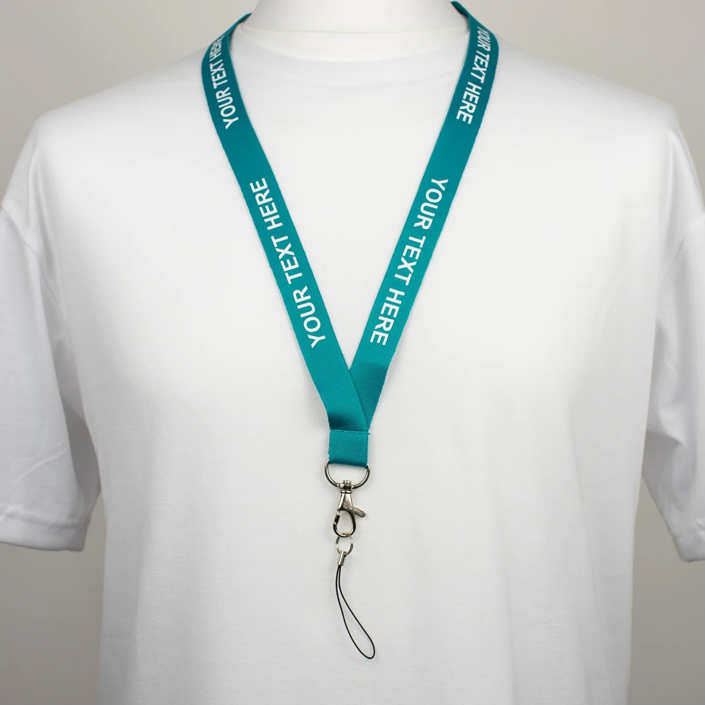 Turkio spalvos kaklajuostė su Jūsų tekstu. Kaklajuostės nuotrauka ant manekeno