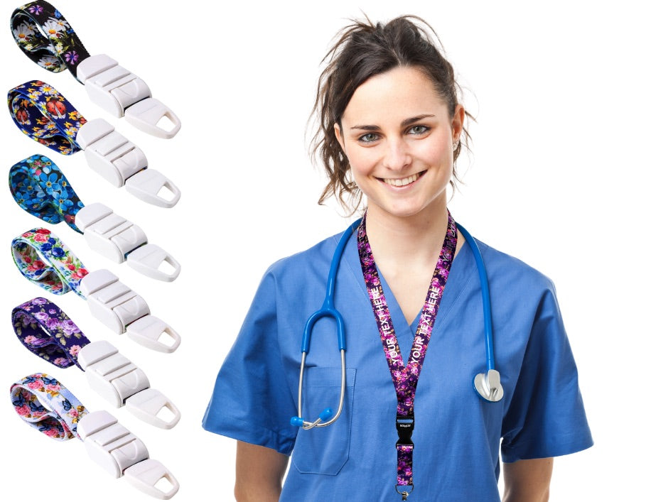 Sesele su gėlėta kaklajuoste ir geletų medicininių turniketų kolekcija